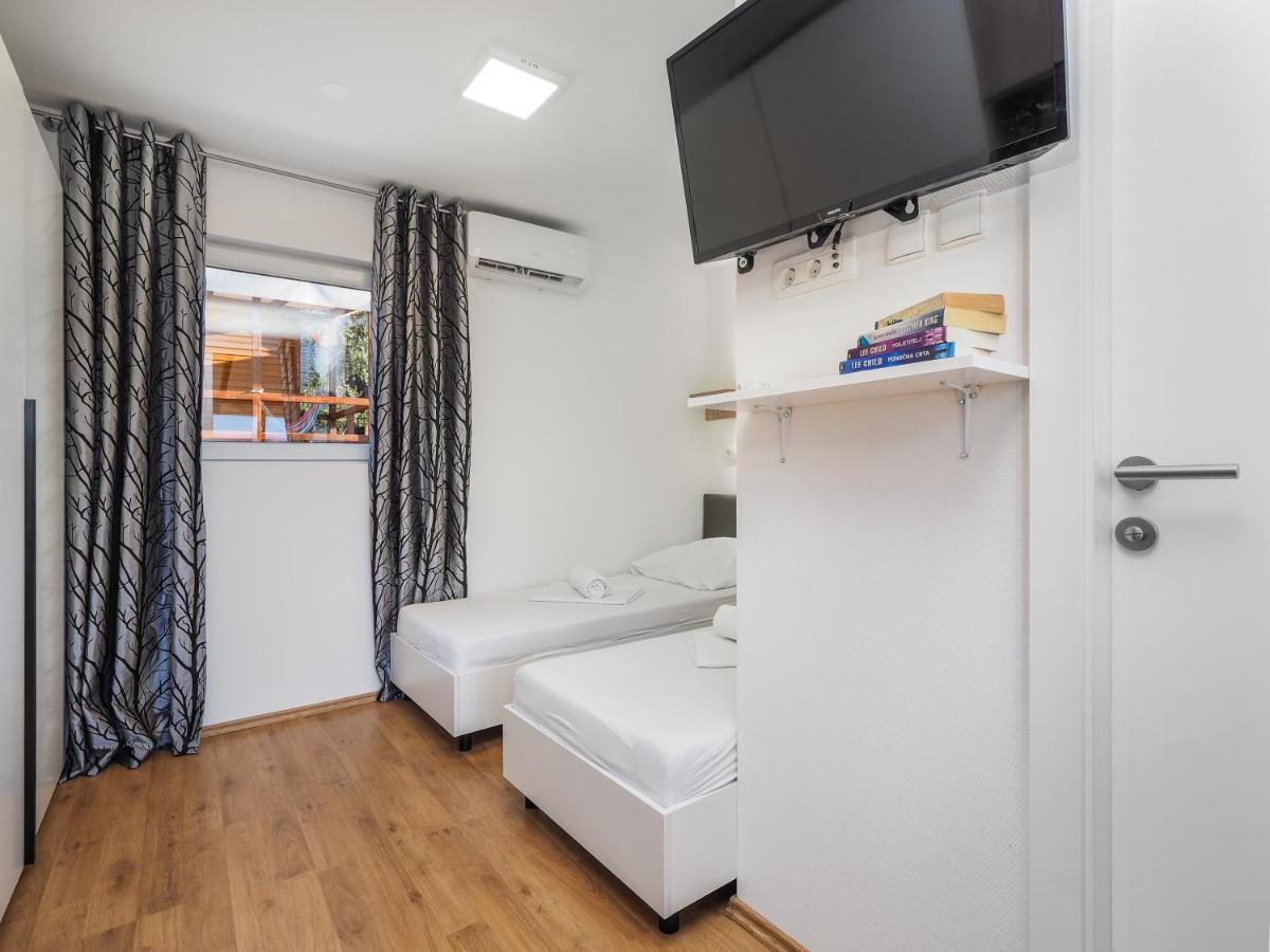 Mediteran Travel Mobile Homes Miran Pirovac Exterior photo